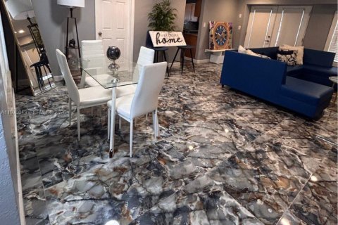 House in Pompano Beach, Florida 3 bedrooms, 115.01 sq.m. № 2030825 - photo 8