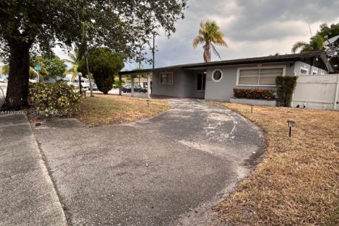 House in Pompano Beach, Florida 3 bedrooms, 115.01 sq.m. № 2030825 - photo 11