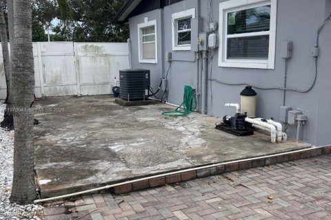 House in Pompano Beach, Florida 3 bedrooms, 115.01 sq.m. № 2030825 - photo 4