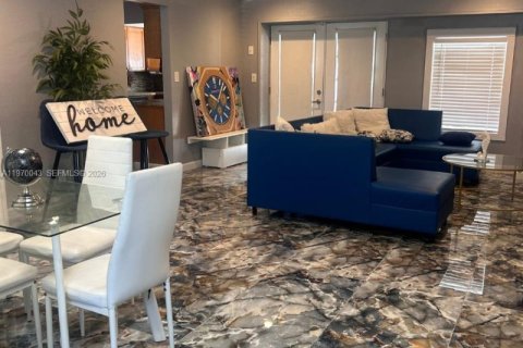 House in Pompano Beach, Florida 3 bedrooms, 115.01 sq.m. № 2030825 - photo 20