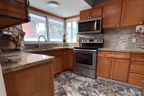 House in Pompano Beach, Florida 3 bedrooms, 115.01 sq.m. № 2030825 - photo 15