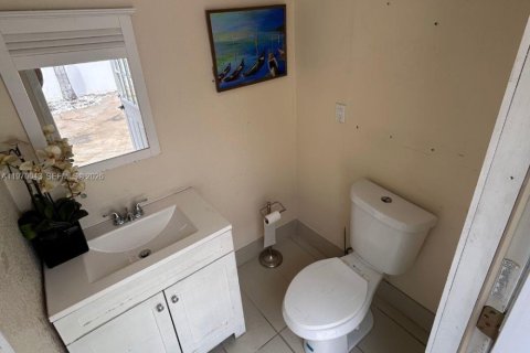 House in Pompano Beach, Florida 3 bedrooms, 115.01 sq.m. № 2030825 - photo 6