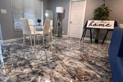 House in Pompano Beach, Florida 3 bedrooms, 115.01 sq.m. № 2030825 - photo 9