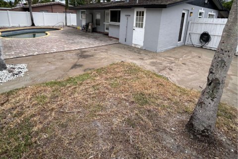 House in Pompano Beach, Florida 3 bedrooms, 115.01 sq.m. № 2030825 - photo 5