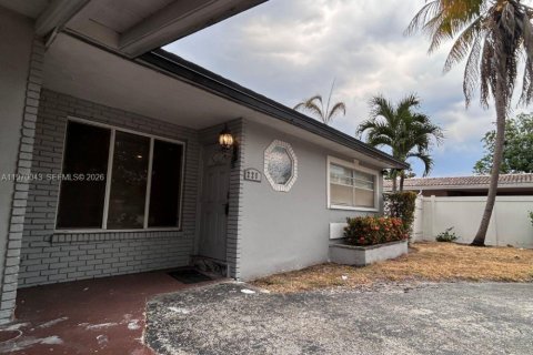 House in Pompano Beach, Florida 3 bedrooms, 115.01 sq.m. № 2030825 - photo 10