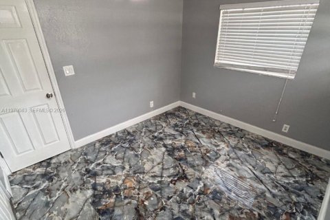 House in Pompano Beach, Florida 3 bedrooms, 115.01 sq.m. № 2030825 - photo 2