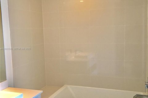 Copropriété à louer à Miami, Floride: 1 chambre, 76.74 m2 № 1976688 - photo 7