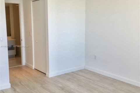 Copropriété à louer à Miami, Floride: 1 chambre, 76.74 m2 № 1976688 - photo 6