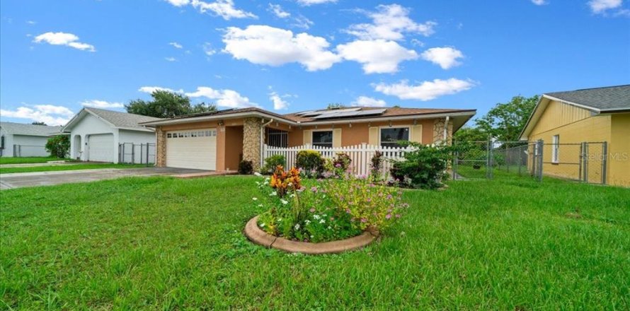 House in Orlando, Florida 4 bedrooms, 143.07 sq.m. № 1842027