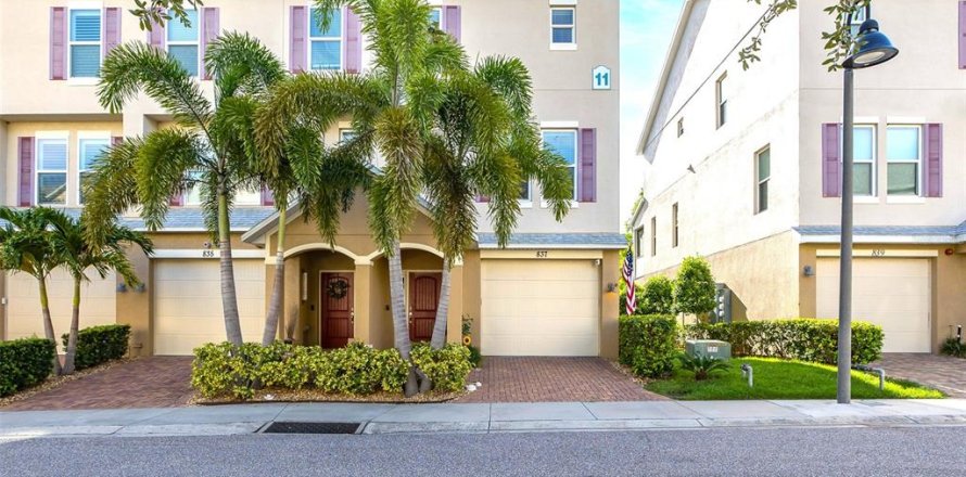 Townhouse in Tarpon Springs, Florida 3 bedrooms, 169.83 sq.m. № 1820898