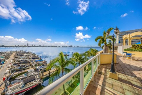 Copropriété à vendre à North Bay Village, Floride: 2 chambres, 95.69 m2 № 1950399 - photo 2
