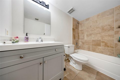 Copropriété à vendre à North Bay Village, Floride: 2 chambres, 95.69 m2 № 1950399 - photo 25