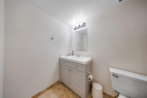 Copropriété à vendre à North Bay Village, Floride: 2 chambres, 95.69 m2 № 1950399 - photo 24