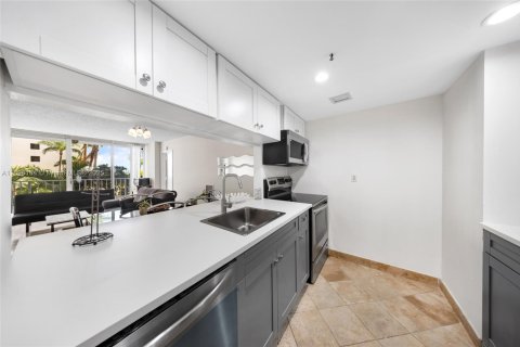 Copropriété à vendre à North Bay Village, Floride: 2 chambres, 95.69 m2 № 1950399 - photo 14