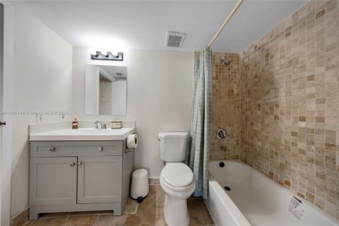 Copropriété à vendre à North Bay Village, Floride: 2 chambres, 95.69 m2 № 1950399 - photo 18