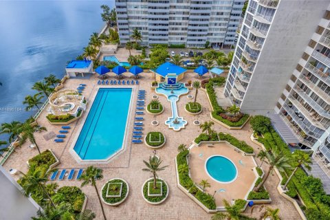 Copropriété à vendre à North Bay Village, Floride: 2 chambres, 95.69 m2 № 1950399 - photo 3