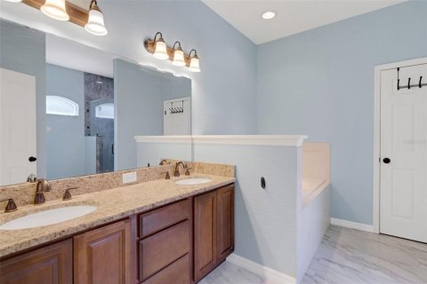 House in Lakeland, Florida 4 bedrooms, 216.83 sq.m. № 1865872 - photo 25