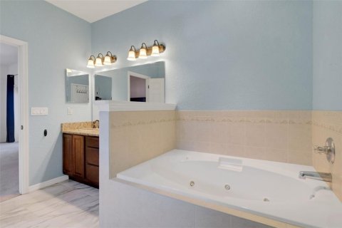 House in Lakeland, Florida 4 bedrooms, 216.83 sq.m. № 1865872 - photo 24