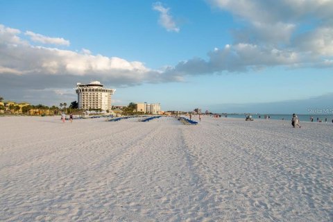Condo in Saint Pete Beach, Florida, 2 bedrooms  № 1916432 - photo 20
