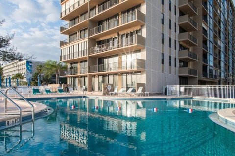 Condominio en alquiler en Saint Pete Beach, Florida, 2 dormitorios, 109.62 m2 № 1916432 - foto 1