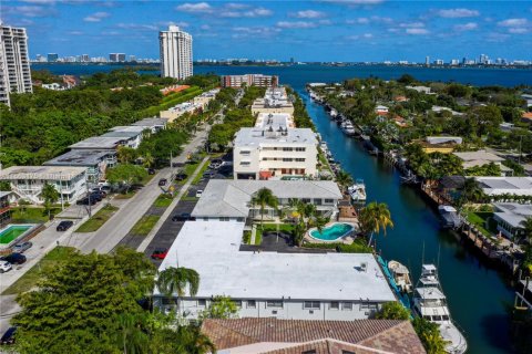 Commercial property in Miami Shores, Florida № 1860516 - photo 14