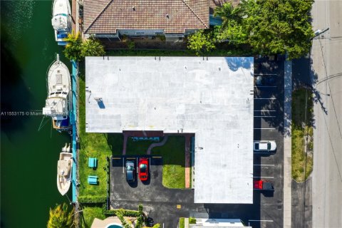 Commercial property in Miami Shores, Florida № 1860516 - photo 15