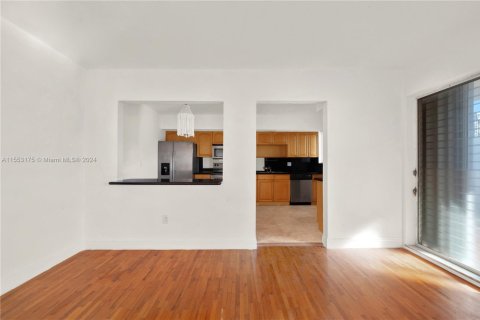 Commercial property in Miami Shores, Florida № 1860516 - photo 8
