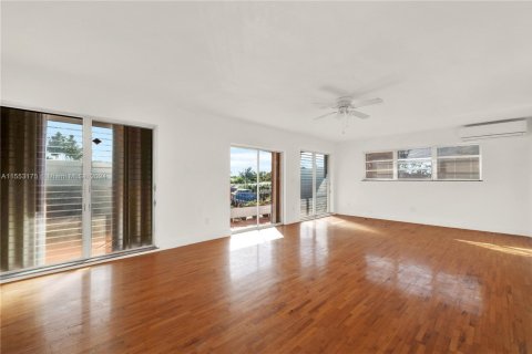 Commercial property in Miami Shores, Florida № 1860516 - photo 5