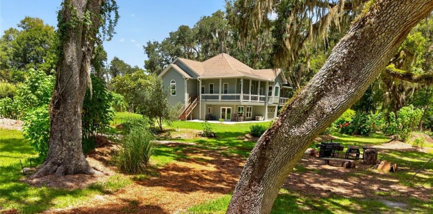 House in Brooksville, Florida 4 bedrooms, 282.05 sq.m. № 2210015
