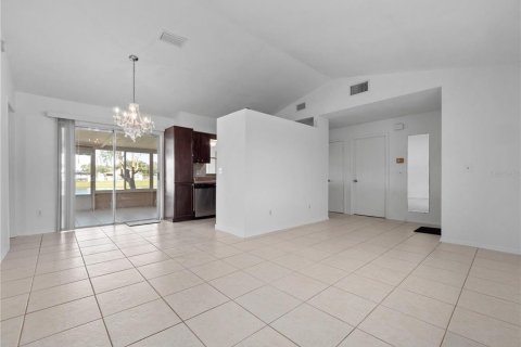House in Kissimmee, Florida 3 bedrooms, 130.43 sq.m. № 1883039 - photo 16