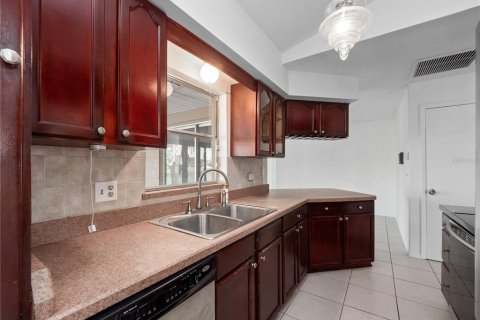 House in Kissimmee, Florida 3 bedrooms, 130.43 sq.m. № 1883039 - photo 2