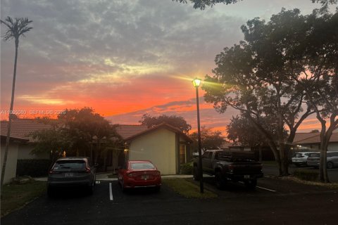 Снять в аренду виллу или дом в Майами, Флорида 3 спальни, 99.41м2, № 1956099 - фото 23