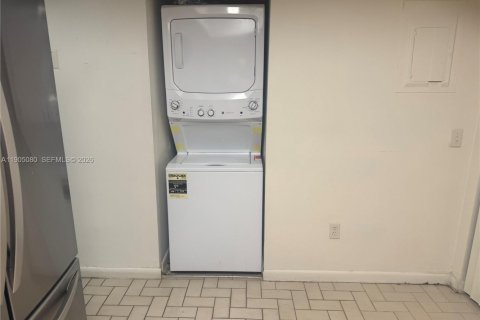 Снять в аренду виллу или дом в Майами, Флорида 3 спальни, 99.41м2, № 1956099 - фото 26