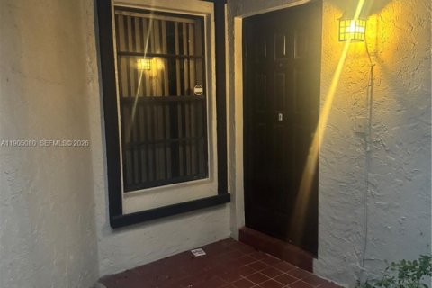 Снять в аренду виллу или дом в Майами, Флорида 3 спальни, 99.41м2, № 1956099 - фото 25