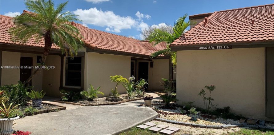 Дом в Майами, Флорида 3 спальни, 99.41м2 № 1956099