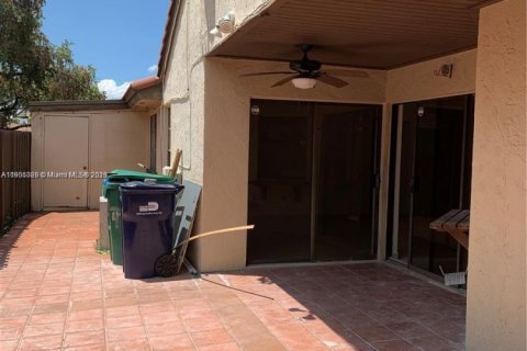 Снять в аренду виллу или дом в Майами, Флорида 3 спальни, 99.41м2, № 1956099 - фото 14