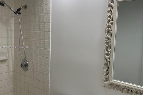 Снять в аренду виллу или дом в Майами, Флорида 3 спальни, 99.41м2, № 1956099 - фото 8