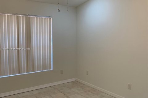 Снять в аренду виллу или дом в Майами, Флорида 3 спальни, 99.41м2, № 1956099 - фото 9