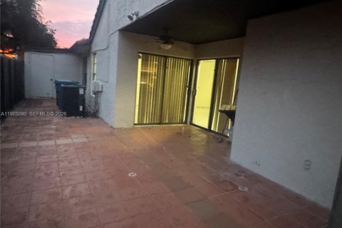 Снять в аренду виллу или дом в Майами, Флорида 3 спальни, 99.41м2, № 1956099 - фото 22