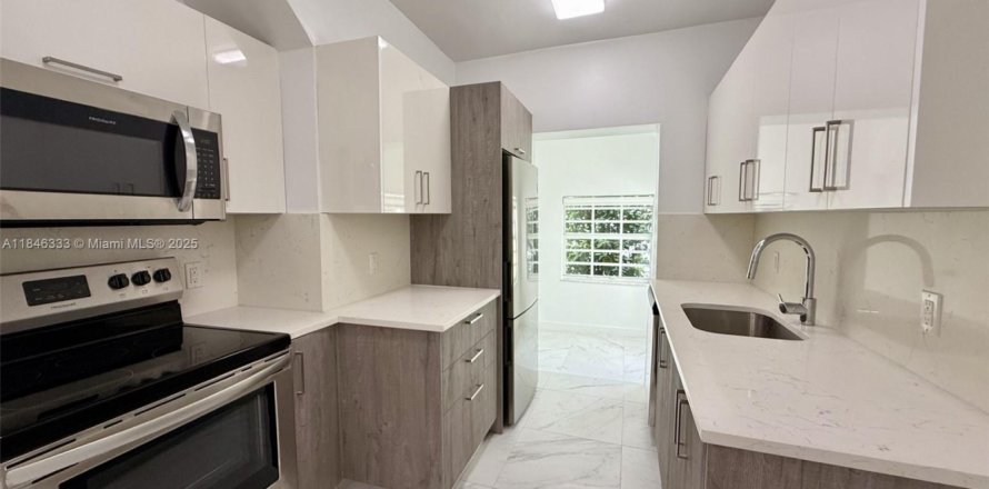 Apartment in Miami Beach, Florida 2 bedrooms, 77.67 sq.m. № 2013038