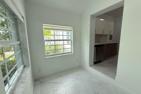 Apartment in Miami Beach, Florida 2 bedrooms, 77.67 sq.m. № 2013038 - photo 9