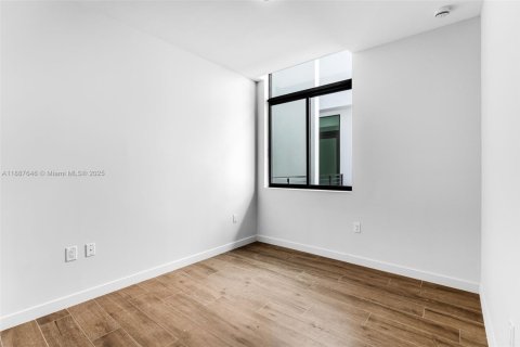 Townhouse in Miami, Florida 3 bedrooms, 170.1 sq.m. № 1941915 - photo 19