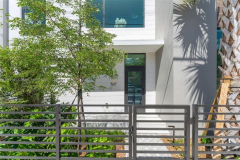 Townhouse in Miami, Florida 3 bedrooms, 170.1 sq.m. № 1941915 - photo 4