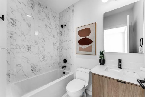 Townhouse in Miami, Florida 3 bedrooms, 170.1 sq.m. № 1941915 - photo 28