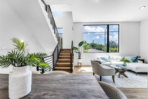 Townhouse in Miami, Florida 3 bedrooms, 170.1 sq.m. № 1941915 - photo 11