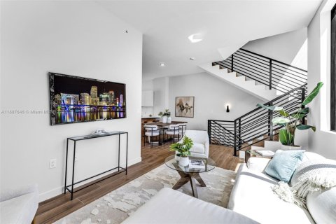 Townhouse in Miami, Florida 3 bedrooms, 170.1 sq.m. № 1941915 - photo 17