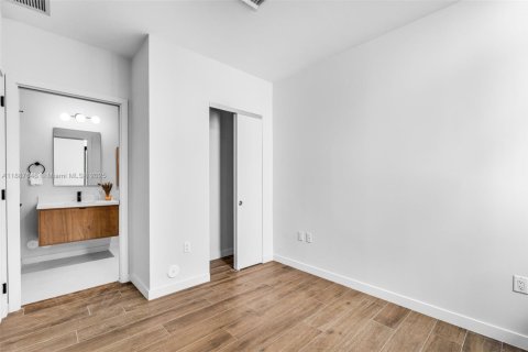 Townhouse in Miami, Florida 3 bedrooms, 170.1 sq.m. № 1941915 - photo 20
