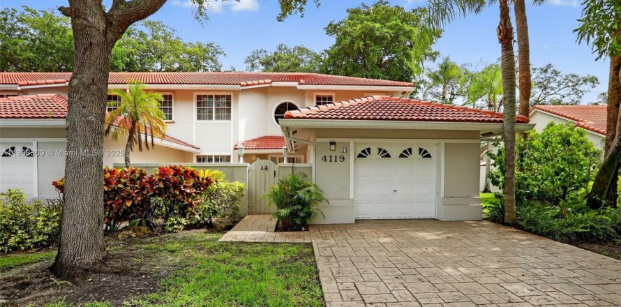 Touwnhouse à Pompano Beach, Floride 4 chambres, 211.63 m2 № 1830891