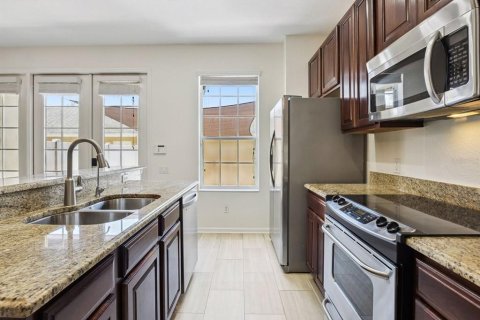 Townhouse in Windermere, Florida 3 bedrooms, 152.73 sq.m. № 2198652 - photo 12