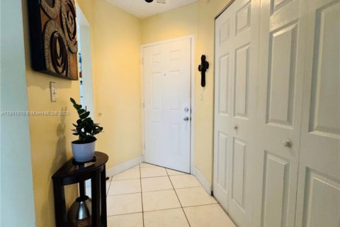 Condominio en venta en Hialeah, Florida, 2 dormitorios, 101.82 m2 № 1834552 - foto 4